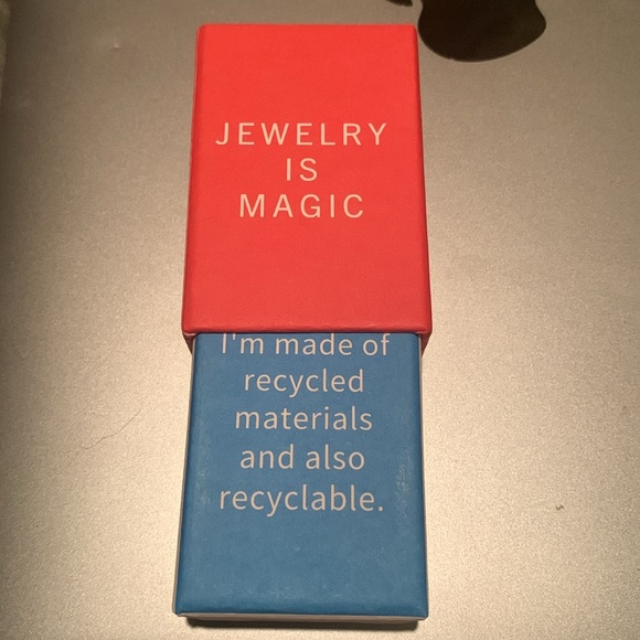 TINY CRYSTAL STUDS IN TITANIUM - Picture 2 of 3